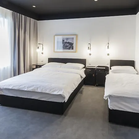 Hotel The Loop 3*